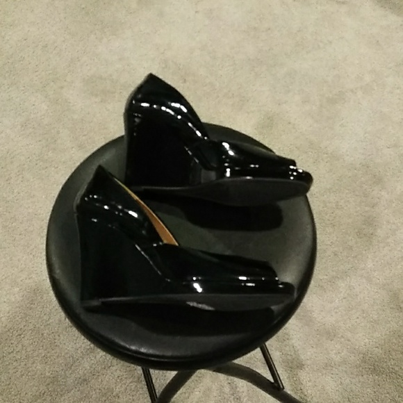 BCBG wedges - Picture 2 of 3